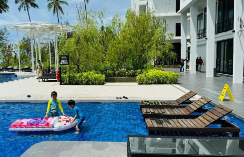 Why Business Travelers Choose Roxy Sematan for Coastal Retreats